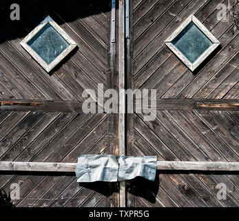 Vieille porte ressemble à un visage Banque D'Images