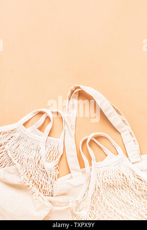 Sacs en coton pour plastique libre pour faire du shopping. Concept zéro déchet. Banque D'Images