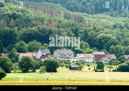 Village vaudois de Gewissenruh, Oberweser, la vallée de la Weser, Weser Uplands, Thuringe, Hesse, Allemagne Banque D'Images