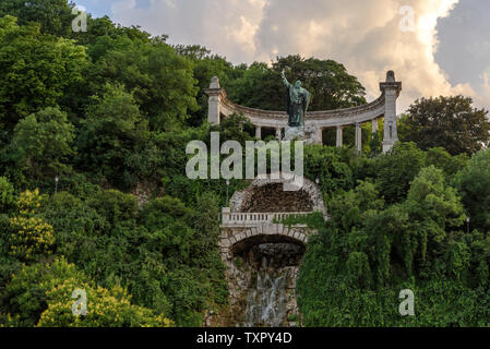 Le mémorial de Saint Gellert / Gérard Sagredo sur la colline Gellert à Budapest, Hongrie Banque D'Images