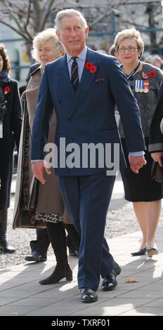 Le Prince Charles de Grande-Bretagne arrive à visiter le NCSM Haida en Hamilton, Canada le 5 novembre 2009. Le Prince et son épouse Camilla, Duchesse de Cornouailles, sont sur un 11-day tour du Canada. UPI /Christine Chew Banque D'Images