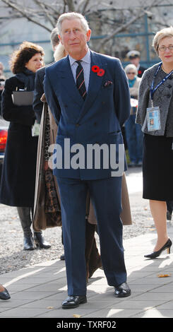 Le Prince Charles de Grande-Bretagne arrive à visiter le NCSM Haida en Hamilton, Canada le 5 novembre 2009. Le Prince et son épouse Camilla, Duchesse de Cornouailles, sont sur un 11-day tour du Canada. UPI /Christine Chew Banque D'Images