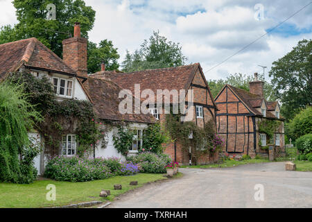 Cottages en période Turville village dans les Chilterns. Buckinghamshire, Angleterre. Banque D'Images