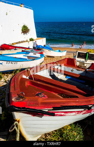 Des bateaux de pêche, Burgau, Algarve, Portugal Banque D'Images