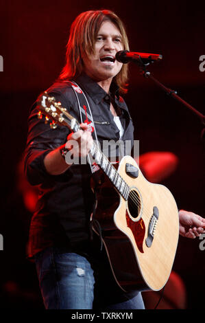 Billy Ray Cyrus, le père de Miley Cyrus, effectue avant une salle comble au cours de la 2008 Houston Livestock Show and Rodeo au Reliant Stadium à Houston, Texas, le 9 mars 2008. (Photo d'UPI/Aaron M. Sprecher) Banque D'Images