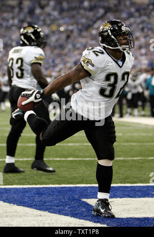 Jacksonville Jaguars Maurice Jones-Drew running back (32) célèbre son 2 verges contre les Indianapolis Colts au cours du deuxième trimestre à la RCA Dome à Indianapolis le 2 décembre 2007. Les Colts défait les jaguars 28-25. (UPI Photo/Mark Cowan) Banque D'Images