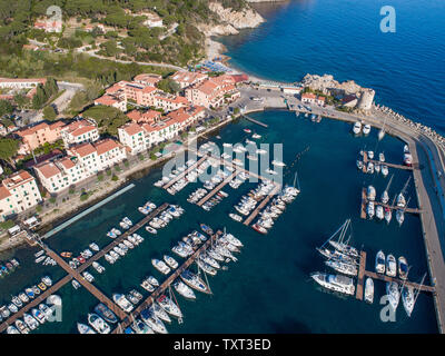 Petit port Vue de dessus. Vacances en Toscane, Italie Banque D'Images