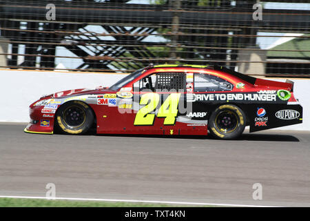 Quatre fois vainqueur de Brickyard 400 Jeff Gordon courses dans le nord court-chute pour une cinquième place dans le Brickyard 400 Le 29 juillet 2012 à Indianapolis, Indiana. UPI/Amy Frederick Banque D'Images