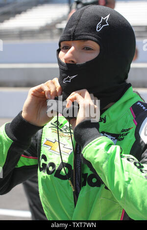 Danica Patrick suits avant d'entreprendre son test de recyclage au cours de la journée Test de recrue à l'Indianapolis Motor Speedway le 1 mai 2018 à Indianapolis, Indiana. Photo de Bill Coon/UPI Banque D'Images