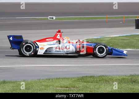 Pilote recrue Matheus Leist quitte le tour 1 au cours de qualités pour le 5ème tournant du Grand Prix d'Indianapolis à l'Indianapolis Motor Speedway le 11 mai 2018 à Indianapolis, Indiana. Leist sera dur pour l'AJ Foyt racing team. Photo de Bill Coon/UPI Banque D'Images