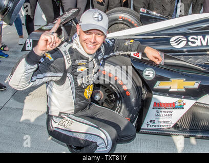 Ed Carpenter célèbre après avoir remporté la pole position pour l'Indianapolis 2018 500, à l'Indianapolis Motor Speedway le 20 mai 2018 à Indianapolis, Indiana. Photo par Edwin Locke/UPI Banque D'Images