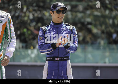 Takuma Sato pilote avant l'102Nd fonctionnement de l'Indianapolis 500 à l'Indianapolis Motor Speedway le 27 mai 2018 à Indianapolis, Indiana. Photo par Edwin Locke/UPI Banque D'Images