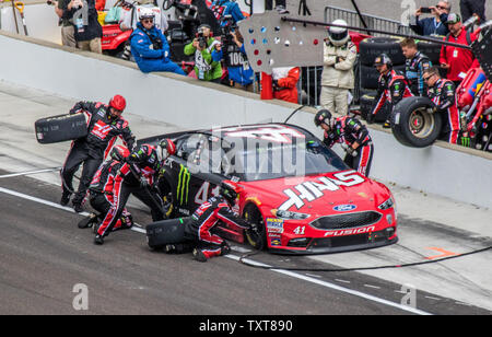 Kurt Busch est un début dans le pit stop 2018 grosse machine 400 Vodka à la briqueterie, à l'Indianapolis Motor Speedway le 10 septembre 2018 à Indianapolis, Indiana. Photo par Edwin Locke/UPI Banque D'Images