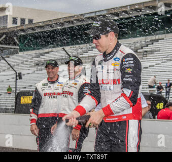 Brad Keselowski célèbre après avoir remporté le 2018 grosse machine 400 Vodka à la briqueterie, à l'Indianapolis Motor Speedway le 10 septembre 2018 à Indianapolis, Indiana. Photo par Edwin Locke/UPI Banque D'Images