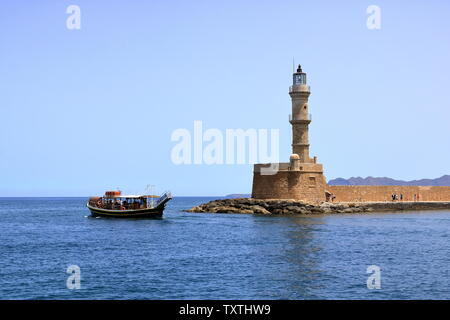 Croisière en bateau d'Excursion port vénitien et sur la mer méditerranée de La Canée, Crète, Grèce Banque D'Images