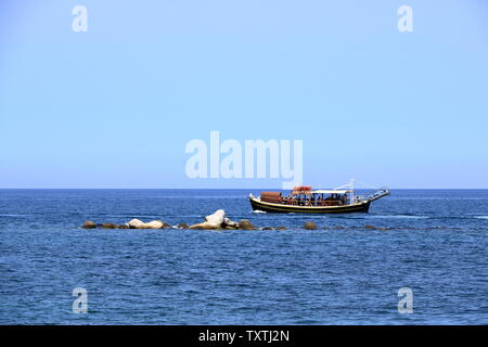 Croisière en bateau d'Excursion port vénitien et sur la mer méditerranée de La Canée, Crète, Grèce Banque D'Images