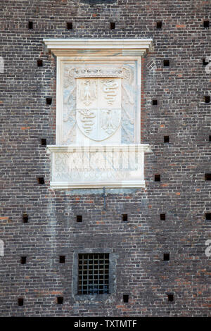 Détail des armoiries de Visconti sur le château Sforza à Milan, Italie Banque D'Images