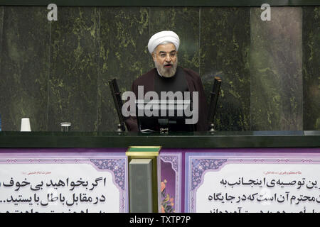 Le Président iranien Hassan Rohani prononce un discours qu'il soumet son budget au parlement iranien, Téhéran, Iran, le 8 décembre 2013. Maryam Rahmanian/UPI Banque D'Images