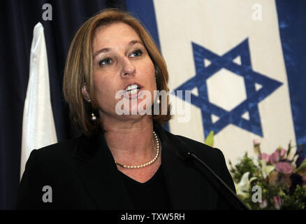 La ministre israélienne des Affaires étrangères Tzipi Livni, aborde le Ministère israélien des affaires étrangères, la Conférence pour la politique et de la stratégie de le Ministère israélien des affaires étrangères à Jérusalem, le 5 octobre 2008. Ministre des affaires étrangères, Tzipi Livni, a déclaré qu'elle continuera les négociations de paix avec les Palestiniens comme le nouveau leader de la Kadima. (Photo d'UPI/Debbie Hill) Banque D'Images