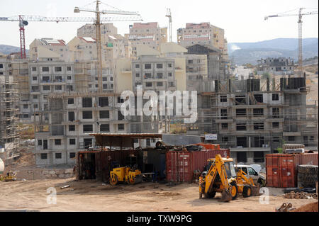 Un aperçu des nouveaux logements juifs ultra-orthodoxes israéliens dans la colonie Modi'in Illit en Cisjordanie, le 10 octobre 2010. Les pourparlers de paix directs entre Israël et les Palestiniens ont été en attente depuis 10 mois d'Israël Cisjordanie gel de construction a expiré le 26 septembre. UPI/Debbie Hill Banque D'Images