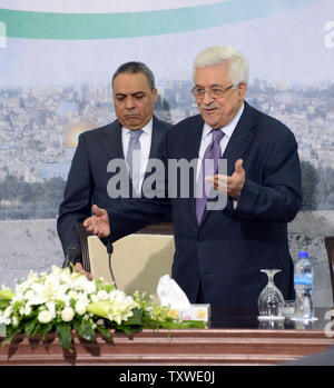 Le président palestinien Mahmoud Abbas arrive pour une conférence de presse dans le complexe présidentiel à Ramallah, en Cisjordanie, le 8 septembre 2012. Abbas a juré de se faire reconnaître comme un Etat non membre à l'état de l'Assemblée générale des Nations Unies à la fin de septembre. Il a également abordé la crise économique dans les territoires palestiniens et l'enquête de la mort du leader palestinien Yasser Arafat en retard. UPI/Debbie Hill Banque D'Images