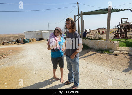 Les colons israéliens entravent la colonie juive illégale outpost Mitzpe Yair, près d'Hébron, en Cisjordanie, le 19 octobre 2012. UPI/Debbie Hill Banque D'Images