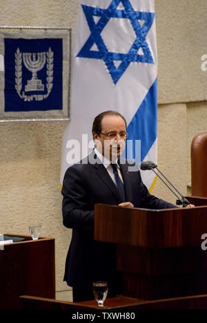 Le Président français François Hollande prononce un discours à la Knesset, le Parlement israélien, à Jérusalem, Israël, le 18 novembre 2013. UPI/Debbie Hill Banque D'Images