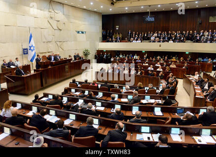 Le Président français François Hollande prononce un discours à la Knesset, le Parlement israélien, à Jérusalem, Israël, le 18 novembre 2013. UPI/Debbie Hill Banque D'Images