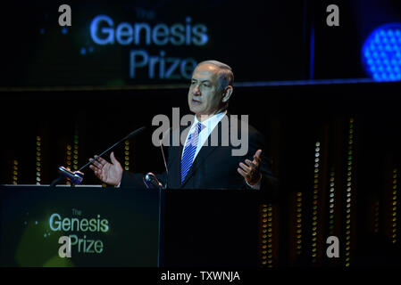 Le Premier ministre israélien Benjamin Netanyahu parle lors de la cérémonie du Prix Genesis avant la présentation de l'American Jewish acteur Michael Douglas la genèse de Jérusalem, Israël, le 18 juin 2015. Le Prix Genesis rend hommage à des personnes qui ont atteint l'excellence dans leur domaine et ont inspiré d'autres personnes dans leur engagement et leur dévouement à la communauté juive et l'état d'Israël. -Piscine Photo par Debbie Hill/UPI Banque D'Images