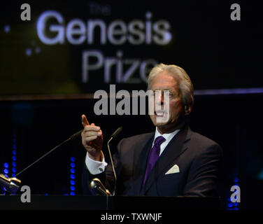 American Jewish acteur Michael Douglas parle après réception de la genèse du Premier ministre israélien Benjamin Netanyahu à Jérusalem, Israël, le 18 juin 2015. Le Prix Genesis rend hommage à des personnes qui ont atteint l'excellence dans leur domaine et ont inspiré d'autres personnes dans leur engagement et leur dévouement à la communauté juive et l'état d'Israël. -Piscine Photo par Debbie Hill/UPI Banque D'Images