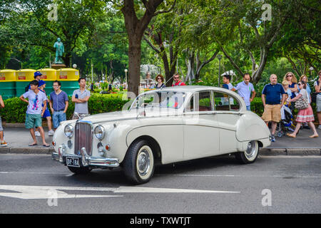 Voiture d'époque de l'Angleterre, de nombreux modèles différents, une parade à Sydney Hyde park le 26 janvier 2012 Banque D'Images