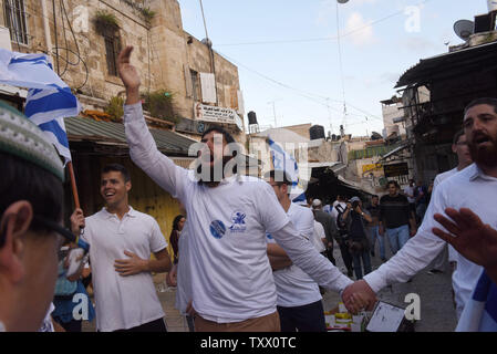 Chant d'Israël l'extrême droite sur la Journée de Jérusalem dans le quartier musulman de la vieille ville de Jérusalem, le 13 mai 2018. La Journée de Jérusalem commémore la victoire d'Israël dans la guerre des Six Jours en 1967, donnant à l'Etat juif le contrôle de la vieille ville de Jérusalem. Photo par Debbie Hill/UPI Banque D'Images