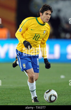 Kaka du Brésil en action au cours de la Groupe E match à l'Ellis Park à Johannesburg, Afrique du Sud le 15 juin 2010. UPI/Chris Brunskill Banque D'Images