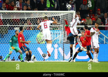 En-Nesyri Youssef du Maroc marque son deuxième but de côtés pendant la Coupe du Monde FIFA 2018 match du groupe B au stade de Kaliningrad à Kaliningrad, Russie le 25 juin 2018. Le jeu terminé dans un 2-2 draw. Photo de Chris Brunskill/UPI Banque D'Images