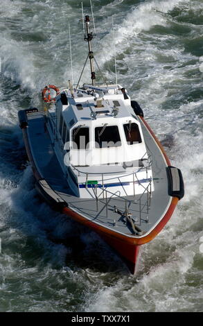 AJAXNETPHOTO, 10e avril 2006. LE HAVRE, FRANCE. - Bateaux - Pilote - PILOTE PORTUAIRE BATEAU LOUIS BRINDEAU. PHOTO:JONATHAN EASTLAND/AJAX REF : D61004 1089 Banque D'Images