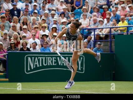 Le Devonshire Park, Eastbourne, Royaume-Uni. 25 Juin, 2019. Tournoi International de Tennis Nature Valley ; Maria Sakkari (GBR) sert à Johanna Konta (GBR) : Action de Crédit Plus Sport/Alamy Live News Banque D'Images