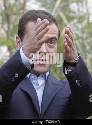 Le président russe Dmitri Medvedev se félicite de fonctionnaires de l'UE avant leur réunion de ville de Khabarovsk, environ 6100 km (3 800 milles) à l'est de Moscou, le 21 mai 2009. (Photo d'UPI/Anatoli Zhdanov) Banque D'Images