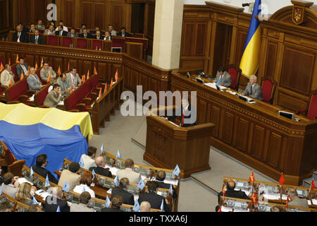 Président de l'Ukraine Viktor Iouchtchenko parle au cours d'une session au parlement à Kiev le 4 août 2006. Le parlement ukrainien a approuvé le président ukrainien Victor Ianoukovitch rival' pour le poste de Premier ministre. (Photo d'UPI/Sergey Starostenko) Banque D'Images