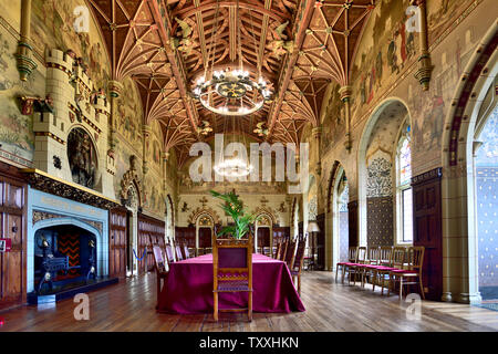 Vue panoramique de la salle de banquet, mur peint, hall magnifique et la sculpture sur bois au plafond, photographié en juin 2019 Banque D'Images