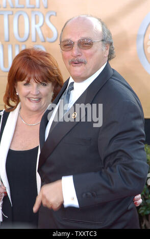 Dennis Franz et sa femme Joanie arrive à l'Zeck Screen Actors Guild Awards le 5 février 2005, à Los Angeles. (Photo d'UPI/John Hayes) Banque D'Images