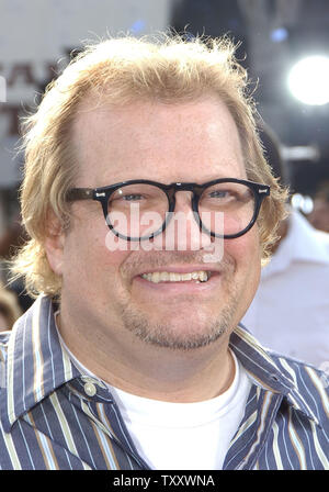 Drew Carey arrive à la première mondiale de robots sur Mars 6, 2005, à Los Angeles. (Photo d'UPI/John Hayes) Banque D'Images