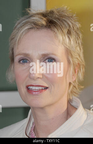 Jane Lynch arrive à la la première mondiale de 'La 40 Year-Old Virgin' le 11 août 2005, à Los Angeles. (Photo d'UPI/John Hayes) Banque D'Images