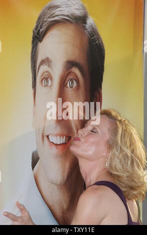 Leslie Mann arrive à la la première mondiale de 'La 40 Year-Old Virgin' le 11 août 2005, à Los Angeles. (Photo d'UPI/John Hayes) Banque D'Images