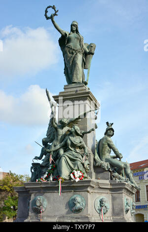 Statue de la liberté (le travail de György Zala), martyrs d'Arad monument, Arad, Roumanie Banque D'Images