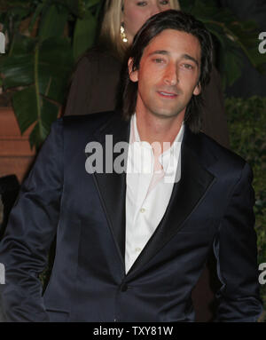 Acteur Adrien Brody arrive sur le tapis rouge à la Vanity Fair Oscar Party à Morton's à West Hollywood, Californie le 5 mars 2006. (Photo d'UPI/David Silpa) Banque D'Images