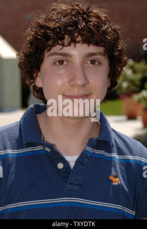 Acteur Daryl Sabara arrive pour la première de "Choisissez votre propre aventure : l'Abominable Snowman' qui s'est tenue à Culver City, Californie le 22 juillet 2006 . (UPI Photo/ Phil McCarten) Banque D'Images