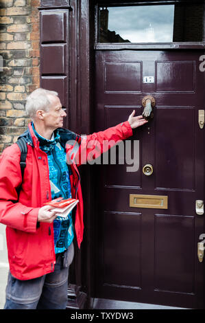 Londres, Royaume-Uni - 20 juin, 2019:ancien, antiquités, heurtoir, bras, l'arrière-plan Banque D'Images