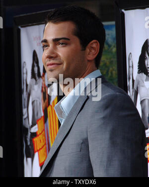 Jesse Metcalfe, un acteur dans la comédie romantique 'film John Tucker doit mourir", arrive pour la première du film au Grauman's Chinese Theatre de Los Angeles le 25 juillet 2006. (Photo d'UPI/Jim Ruymen) Banque D'Images