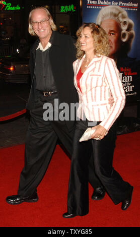 L'acteur Craig T. Nelson (L) arrive comme un invité pour la première du film "une comédie de l'année,' à Grauman's Chinese Theatre dans la section Hollywood de Los Angeles le 4 octobre 2006. (Photo d'UPI/Jim Ruymen) Banque D'Images