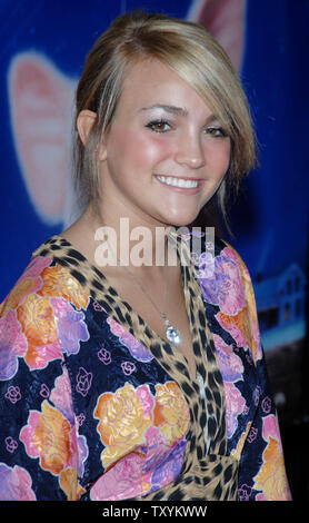 Jamie Lynn Spears actrice arrive comme un invité pour la première du film 'Charlotte's Web", à l'Arclight Cinerama Dome à Los Angeles le 10 décembre 2006. (Photo d'UPI/Jim Ruymen) Banque D'Images